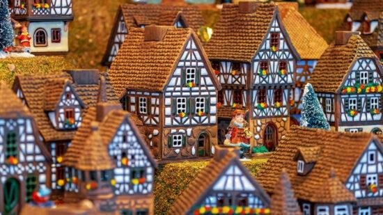 Comment choisir le village miniature de Noël parfait