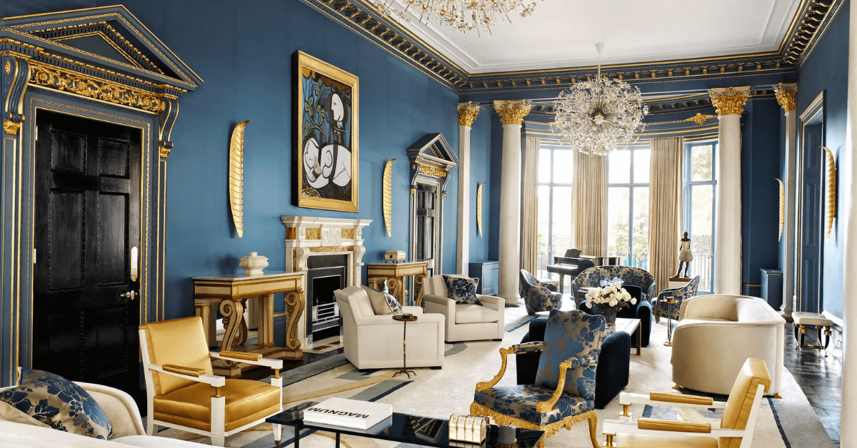 Des combinaisons de couleurs bleu marine et or