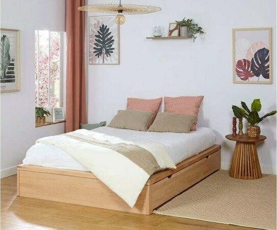Comment styliser un lit devant une fenêtre