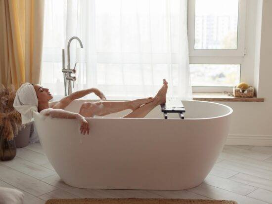 Un bain nouvelle génération Misez sur des sels de bain et un robinet thermostatique