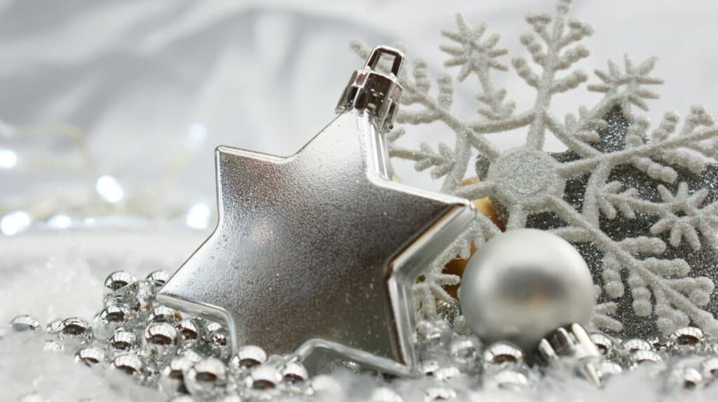 tendance decoration noel 2025 2026 chrome