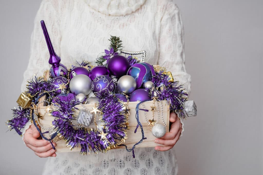 tendance décoration noël 2025 Mystic Plum & Berry