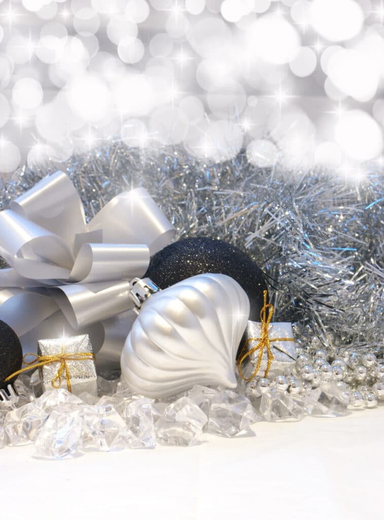 tendances décoration noel 2025 Chrome & Bleu Glacier