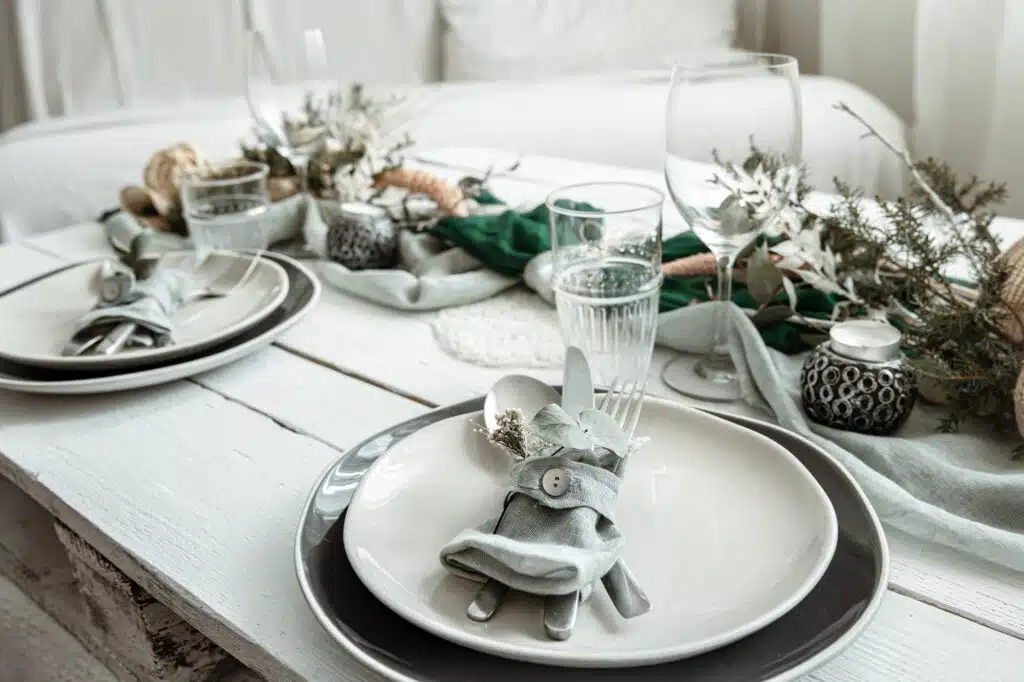 Les couleurs qui dominent les tables de Noël 2025-2026 Les couleurs qui dominent les tables de Noël 2025-2026