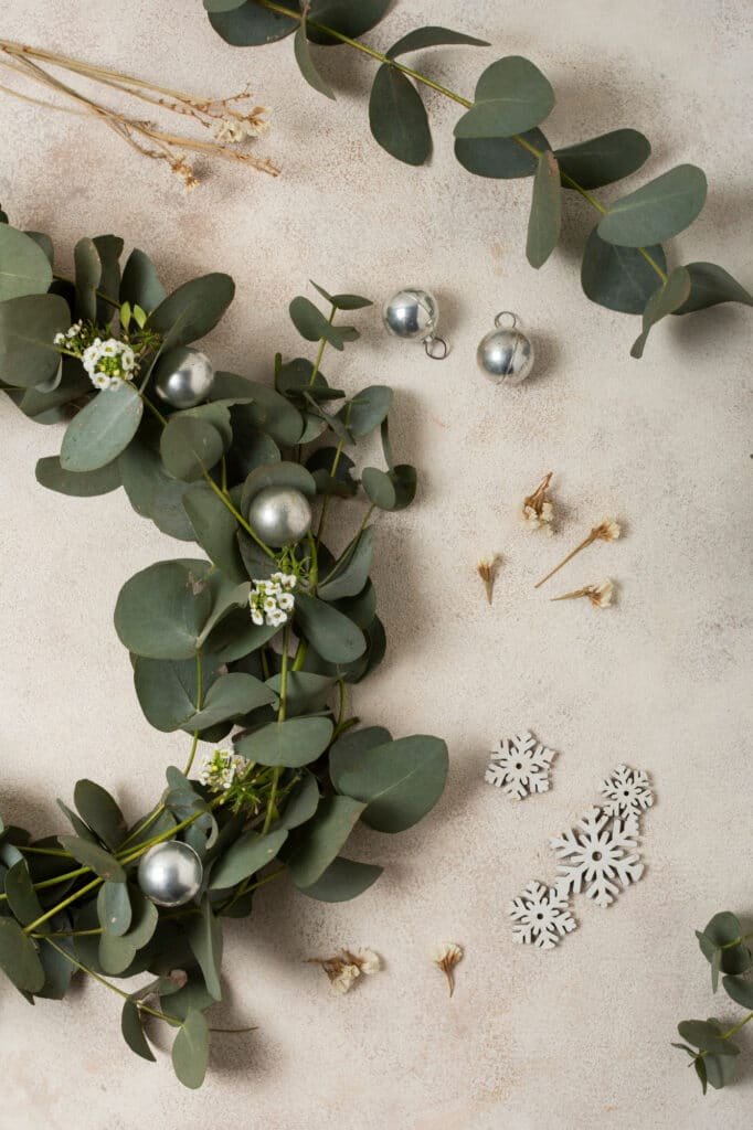 Table de noel vert sauge avec eucalyptus