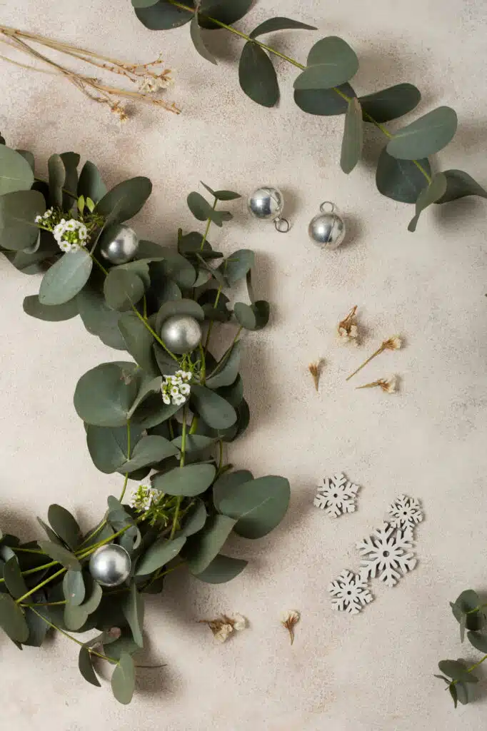Table de noel vert sauge avec eucalyptus Table de noel vert sauge avec eucalyptus