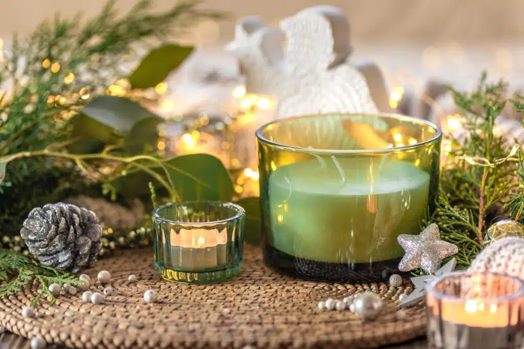centre de table de noel minimaliste trois bougies + verdure centre de table de noel minimaliste trois bougies + verdure