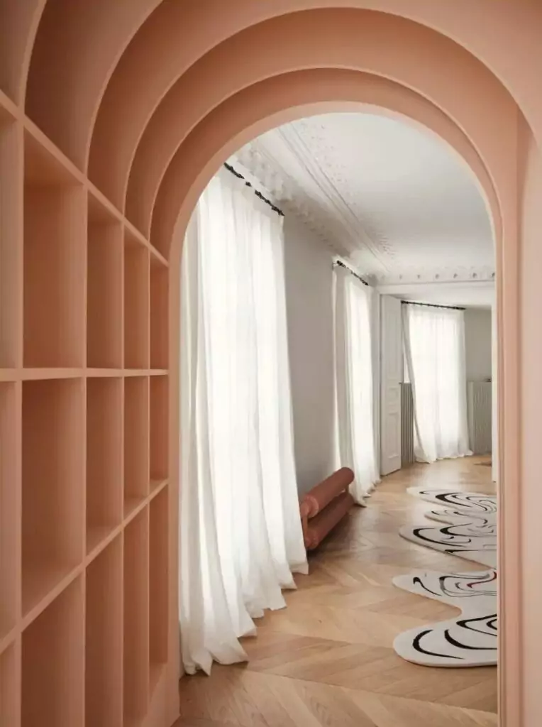 Préserver l’histoire, redéfinir l’espace de cet appartement haussmannien à Paris