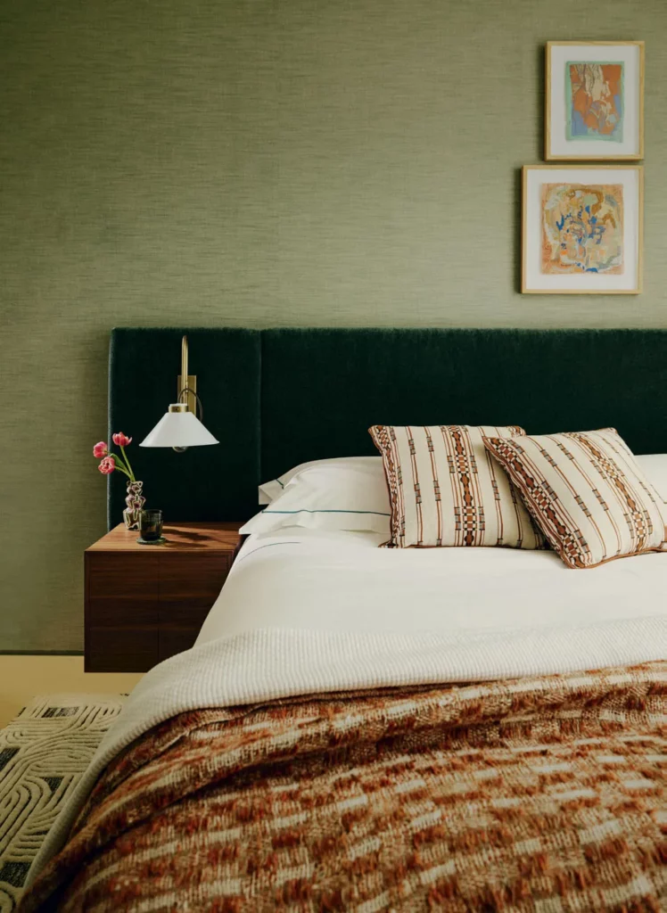 Une chambre et des couleurs modernes et chaleureuses Une chambre et des couleurs modernes et chaleureuses