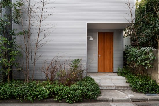 Les détails architecturaux qui changent complètement l’allure d’une maison contemporaine